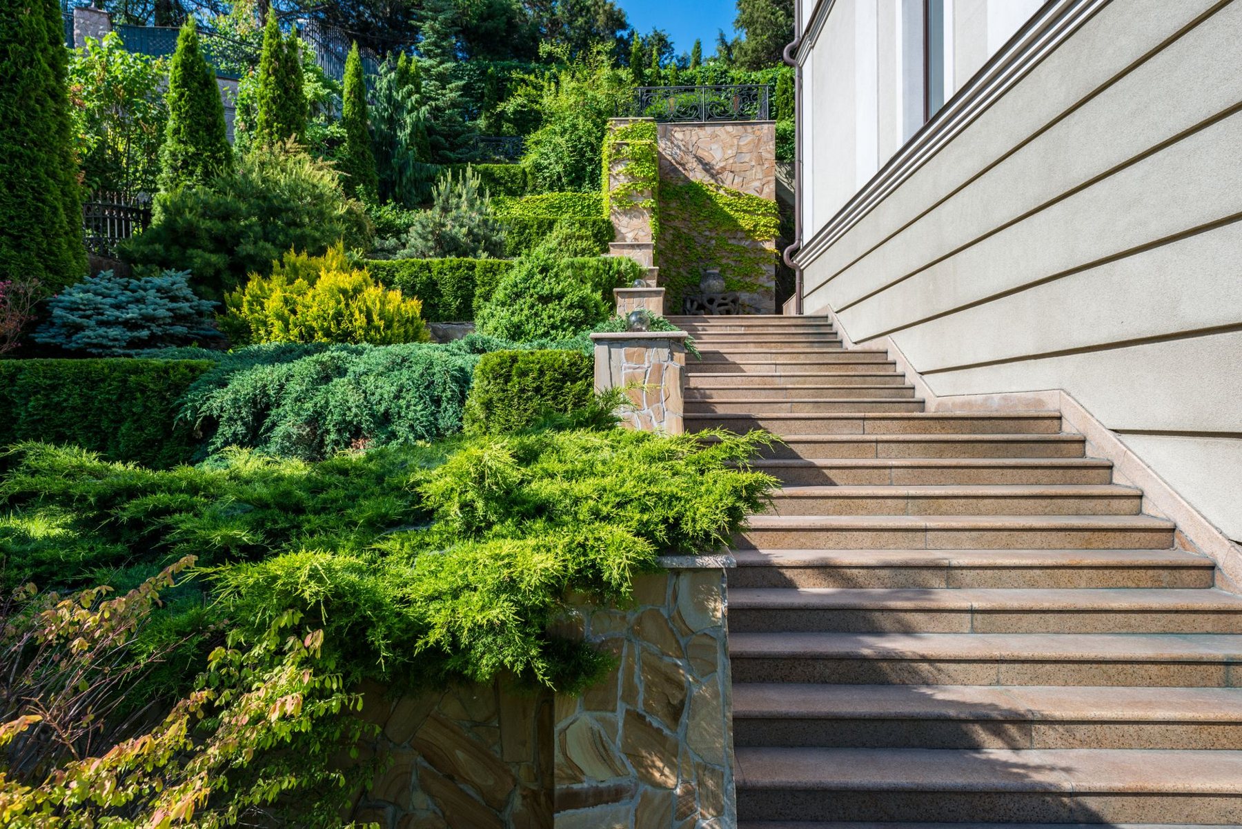 Retaining Walls & Planters in Paradise Valley AZ